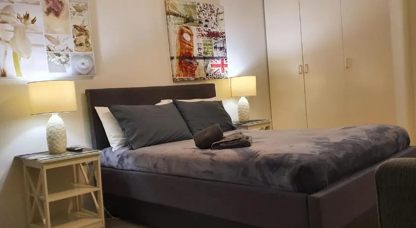 Apartment in Griffith with Free Parking & Wi-fi - Image 1