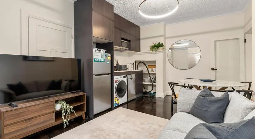 Historic Millers Point Stay 2BR Near Barangaroo - Image 1