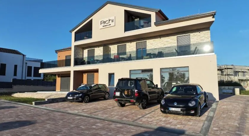 Richi Rooms & App - Image 1