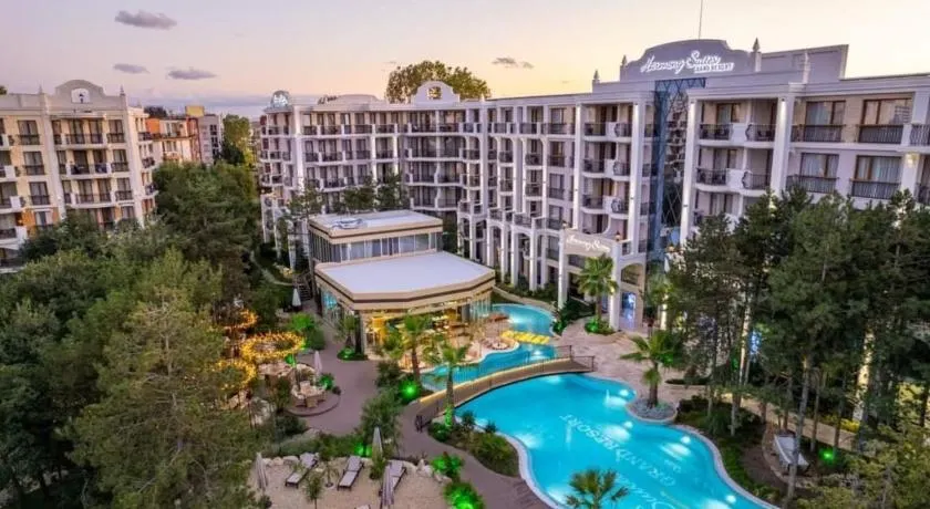 Stylish Apartment in Harmony Grand Resort Sunny Beach with Pool & Balcony - Image 1
