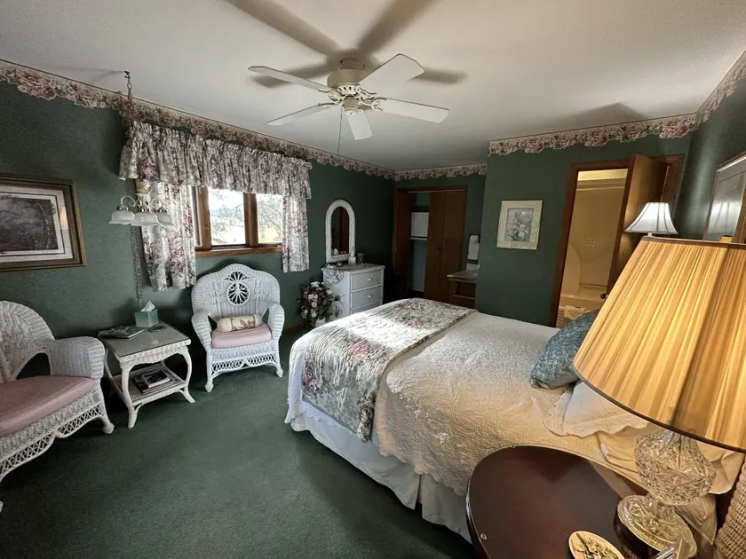 Pinehaven Country Inn - Image 1