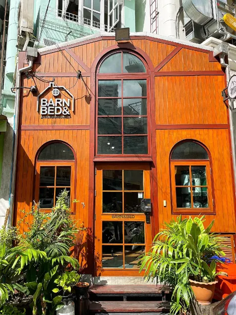 Barn & Bed Hostel at BTS Phrom Phong - Image 1