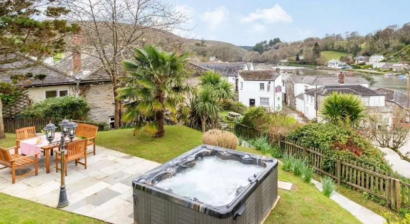 Alojamiento de 2 habitaciones en Lerryn - Image 1