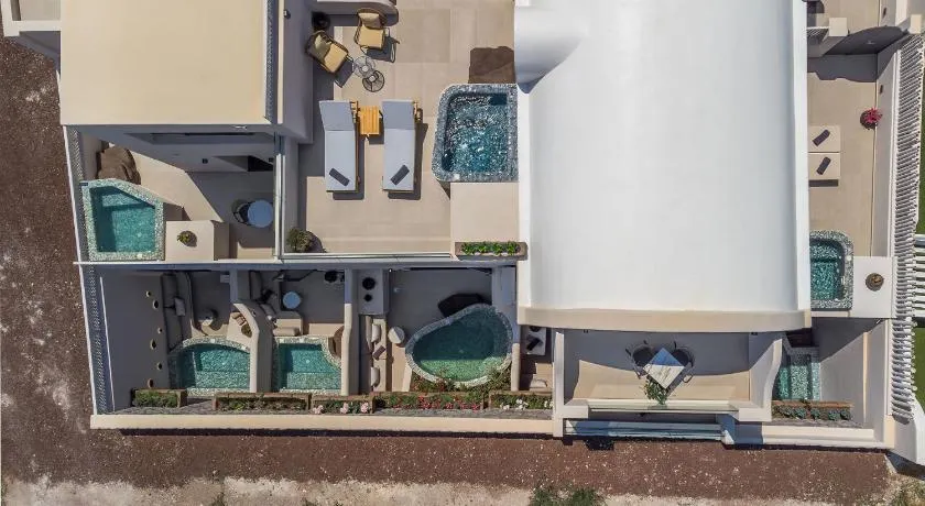 The Cosmopolitan - Karterados Urban Suites - Image 1