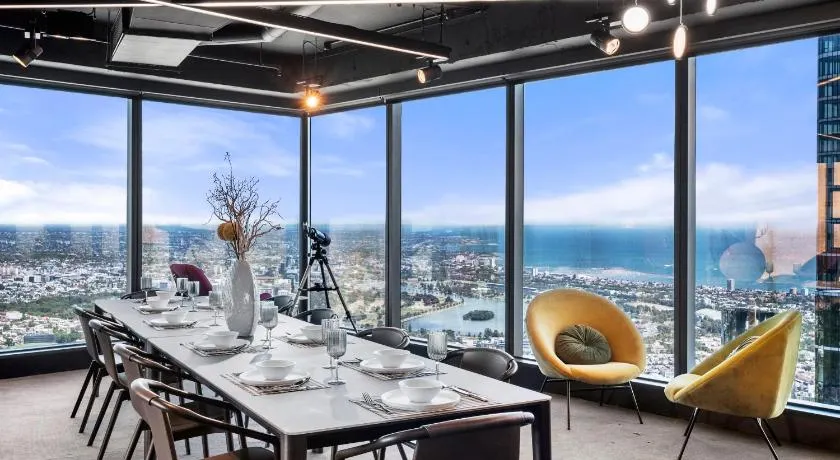 Luxurious Entire Top Floor Penthouse at Eureka Tower - Image 1