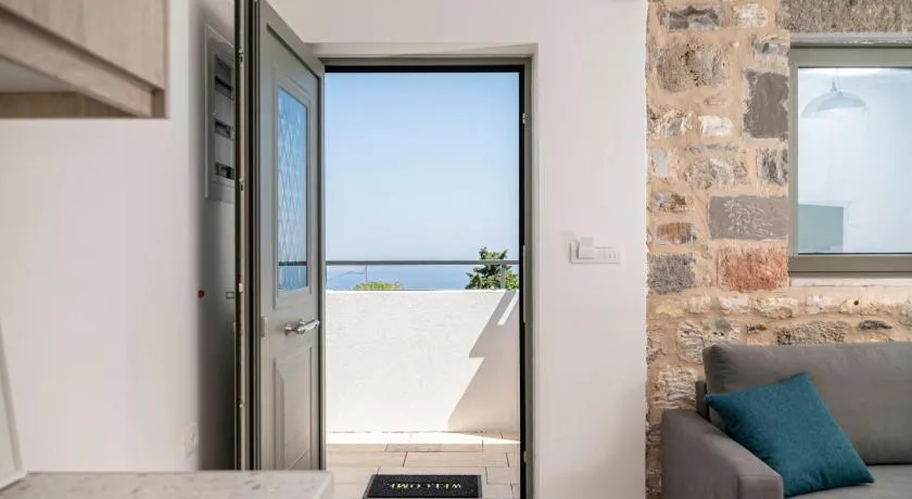 Sunny Rock Apartments - Image 1