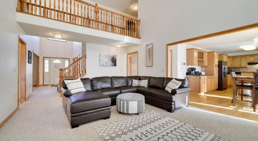 Luxury Spacious Home with some FREE Amenities and Activities! - Image 1