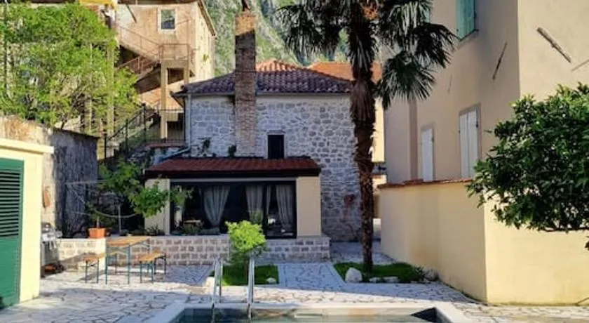 Pool House Risan - Image 1