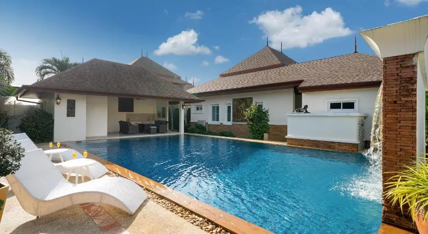 Villa with Huge Private Pool and Tropical Garden Just 10 Minutes Walk to Kamala Beach - Image 1