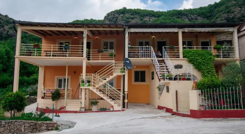 Omni S Apartments - Image 1