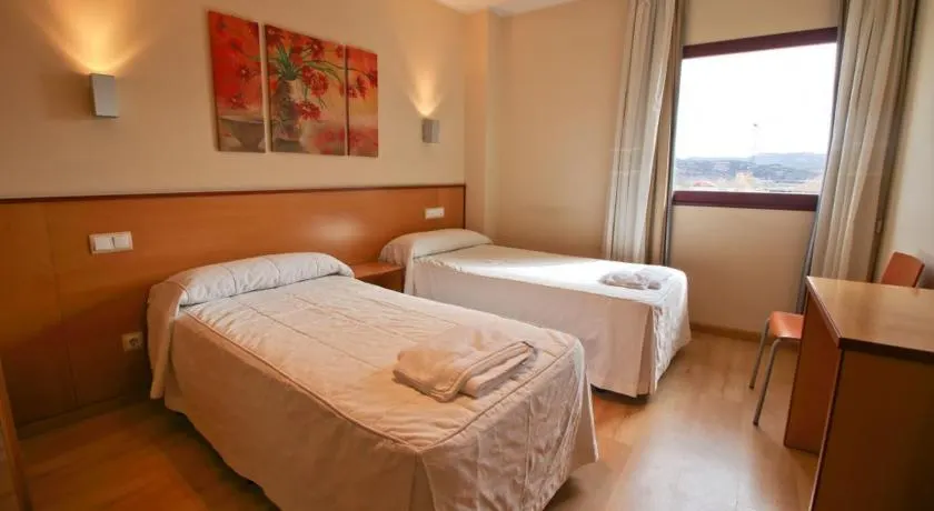 Hostal Restaurante Taracena - Image 1