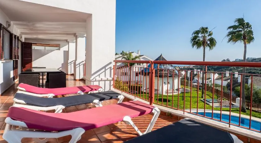 2174-Huge 3 bedrooms with terrace and pool - Image 1