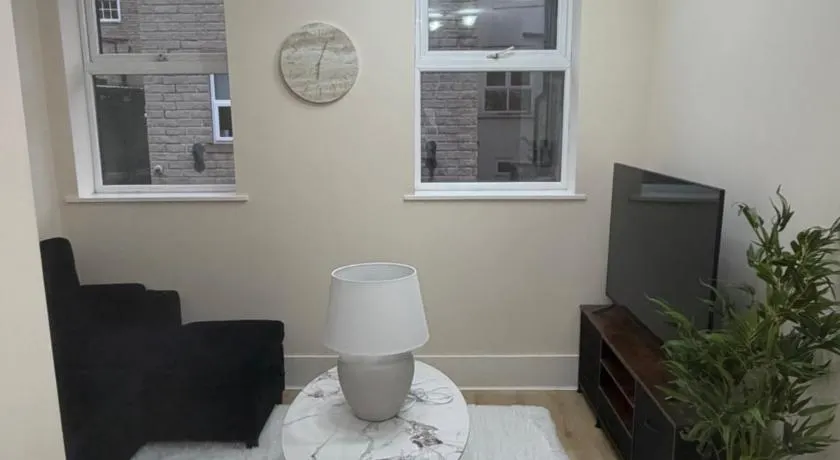 1 BEDROOM APARTMENT - West YORKSHIRE - Image 1