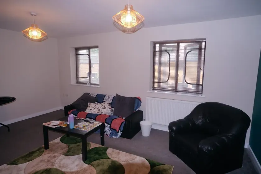 Lovely Apartment with Garden & Parking - Image 1