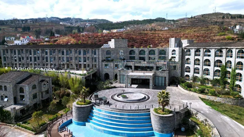 Dahebao Liangdu Huahai Hotel - Image 1