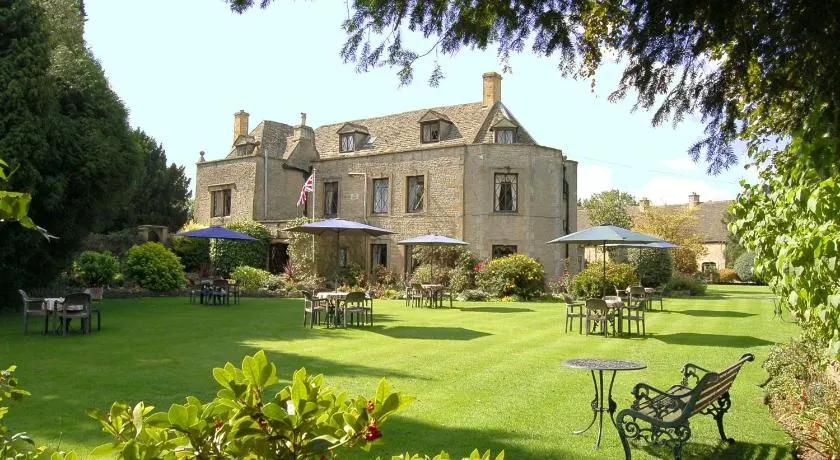 Stow Lodge Hotel - Image 1