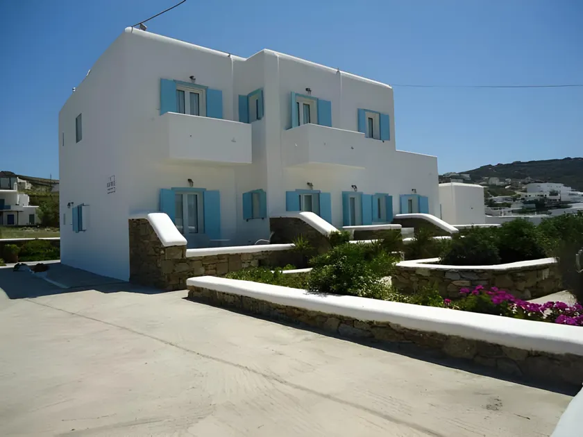 Eleftheria Hotel & Apartments - Image 1