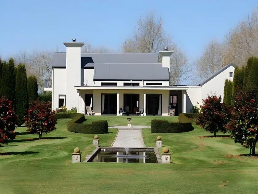 The Two Chimneys Bed & Breakfast - Image 1