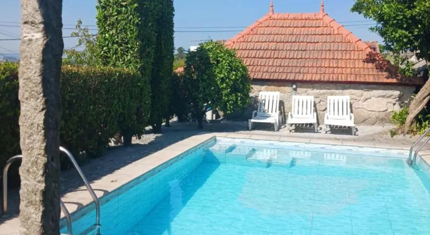 Pequena Casa rústica com piscina - Image 1