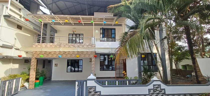 Airport villa - Image 1