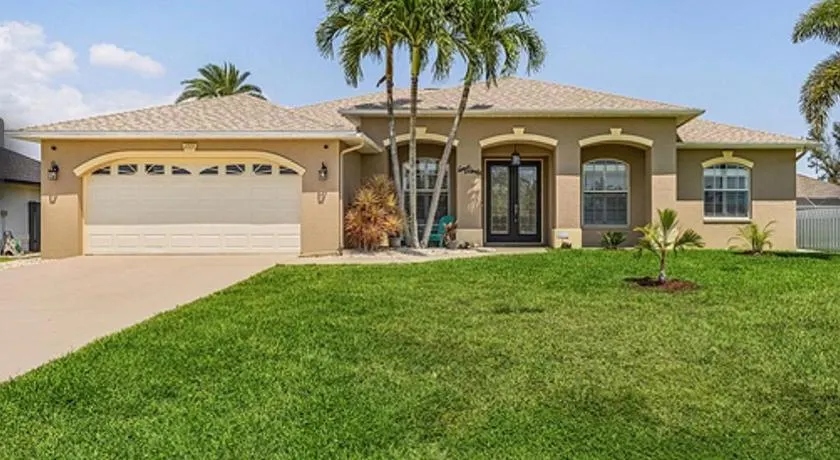 Family Friendly - Private Pool - Sleeps 10 - Image 1