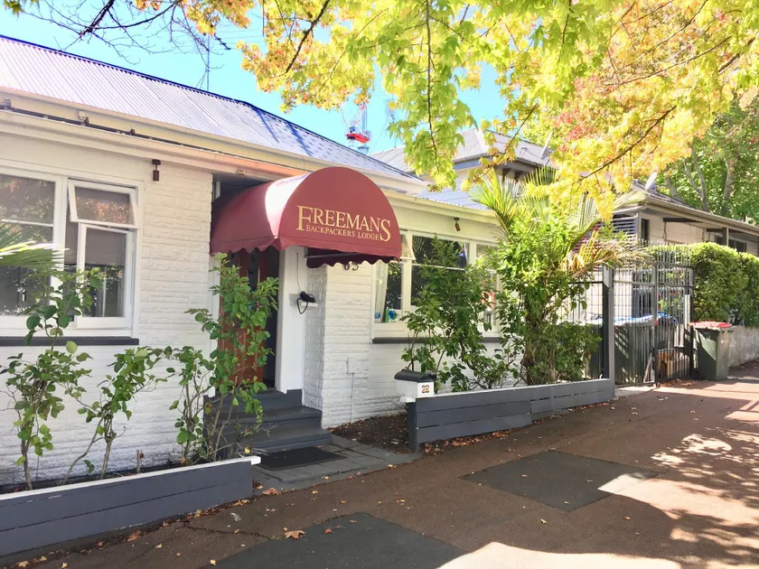 Freemans Backpackers - Image 1