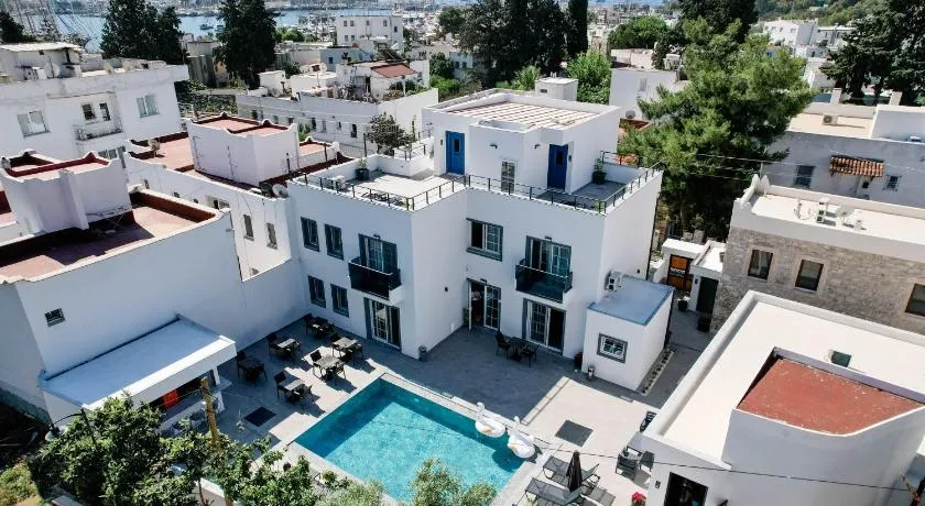 Swan Boutique Hotel - Image 1