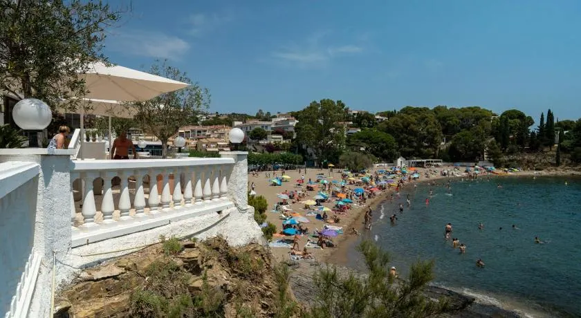 Hotel Grifeu y Restaurant - Costa Brava - Image 1