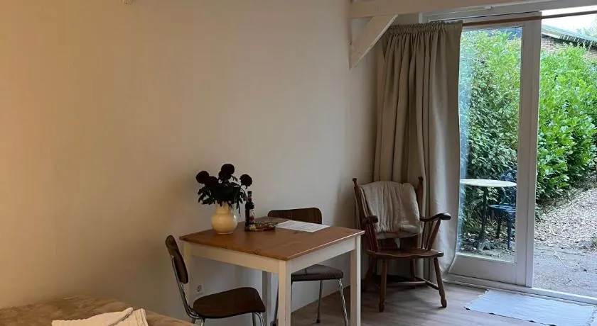 Cozy tiny house close to Schiphol Ams Airport - Image 1