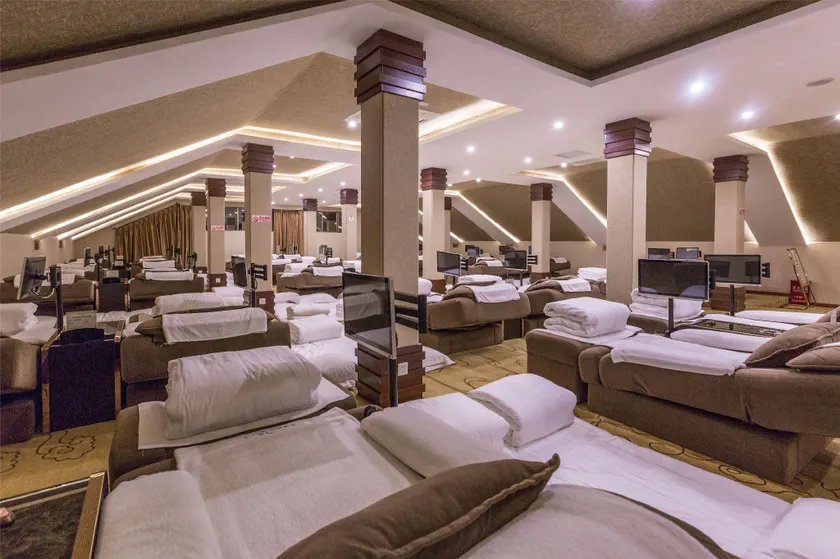 Shilin Shihai Hot Spring Hotel - Image 1