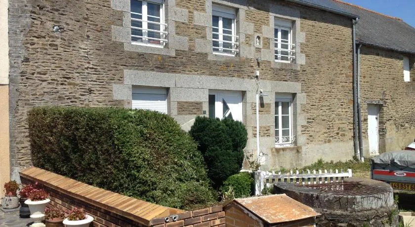 Hebergements Situes A 6 Kms Du Mont Saint Michel - Image 1