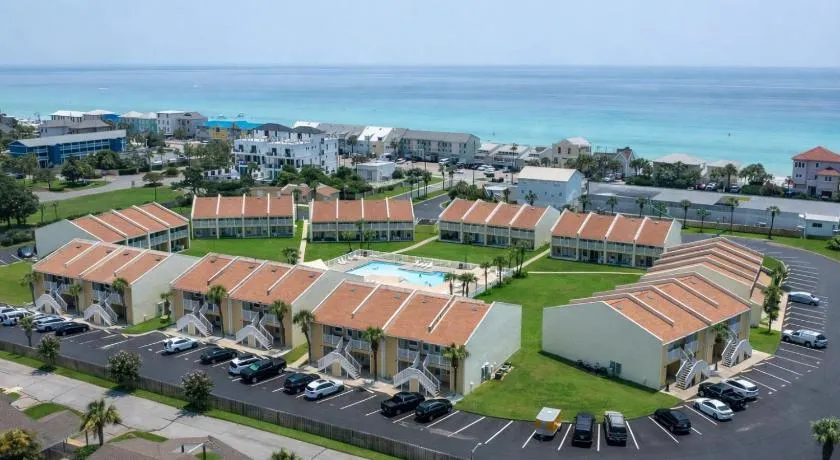 3 A, Three Bedroom Townhome - Image 1