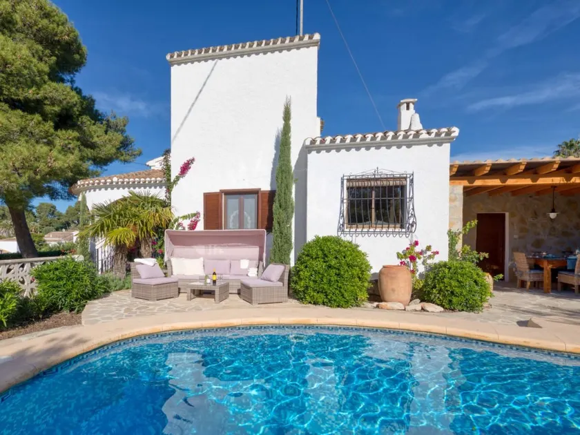 Ferienhaus mit Garten, privatem Pool und Grill - Image 1