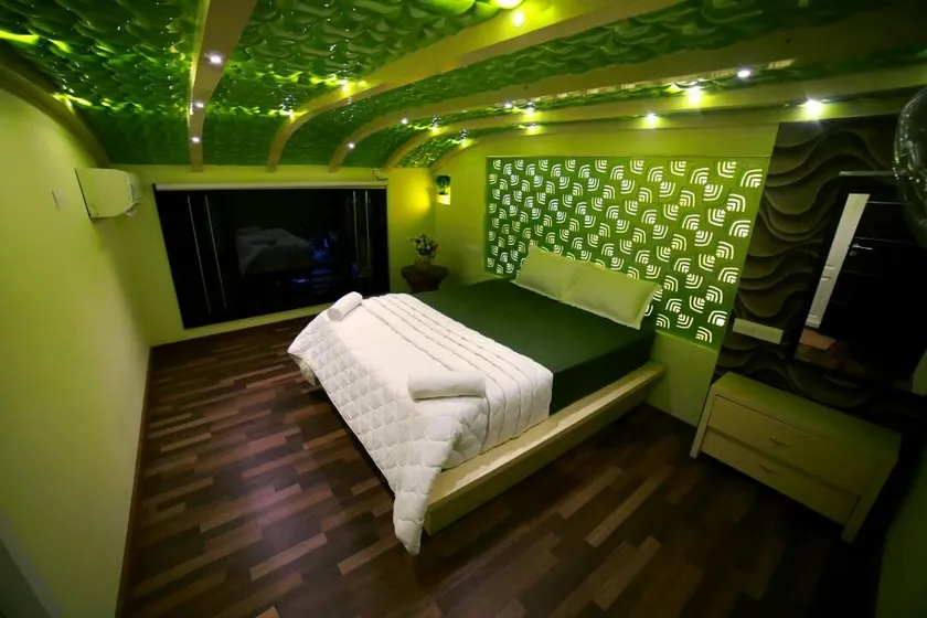 ECO Houseboat - Image 1