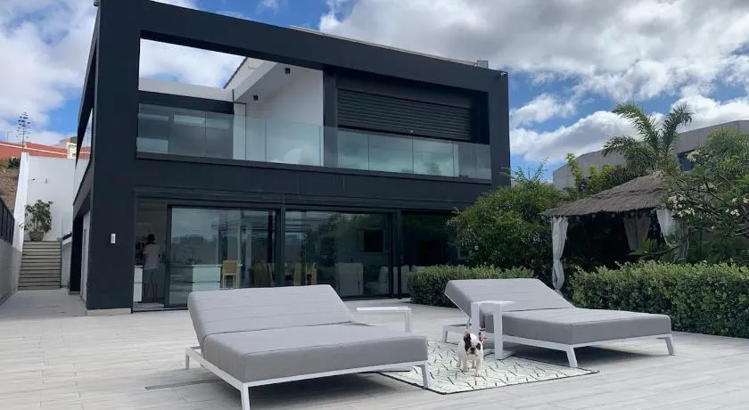 Kinderfreundliches großzügiges Apartment mit Garten und Pool | Meerblick | Ideal für Homeoffice - Image 1