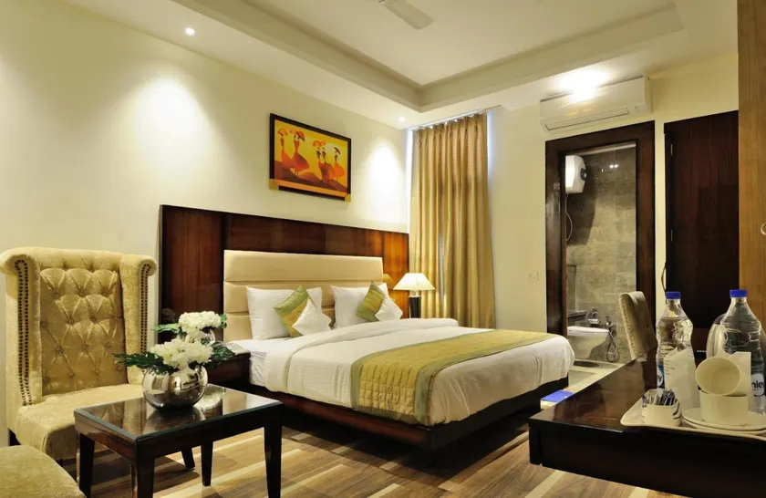 Airport Hotel Chanakya - Image 1