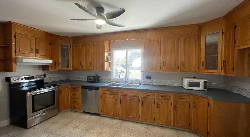 3 BR Apartment Near Wesleyan 202 - Image 1