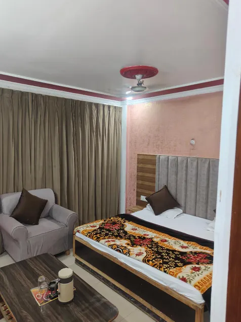 Hotel Royal Palace - Image 1
