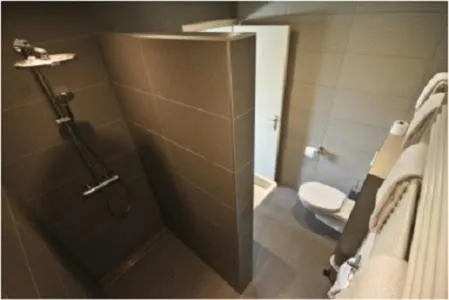 Hotel de modern - Image 1