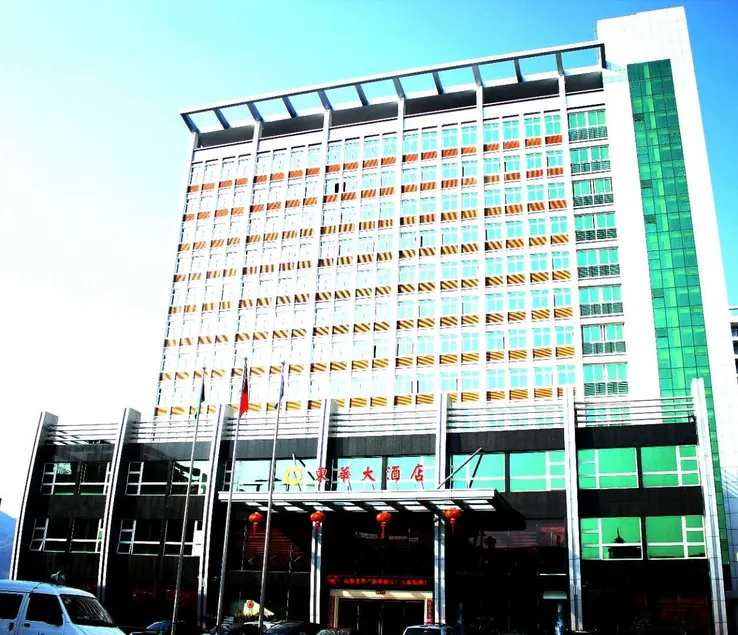 Donghua Hotel - Image 1