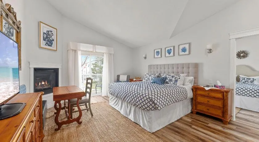 Lakeshore Inn - Image 1