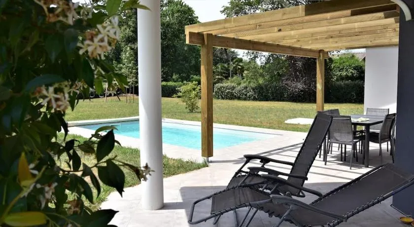 Calm house, swimming pool and garden - Image 1