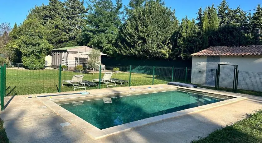 Avignon, joli chalet en campagne très proche de la ville - Image 1