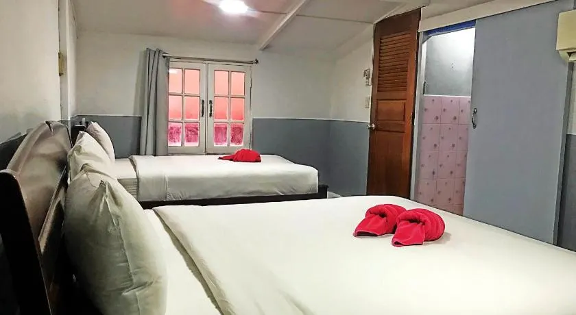 Red Samed Party House - Image 1