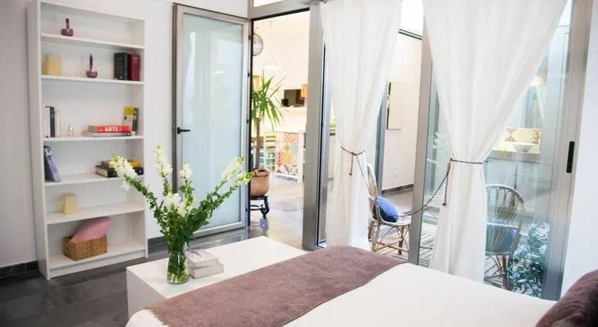 BEAUTIFUL SILENT APARTMENT Private Parking - Image 1