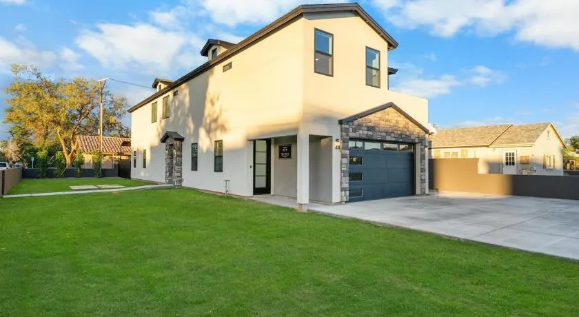 Beautiful Home Near ASU Families & Groups Welcome - Image 1