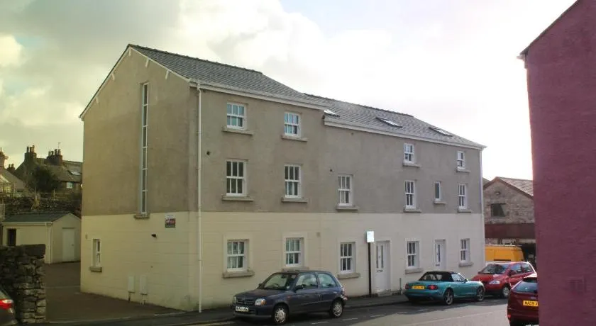 2 Laurel Court - Image 1