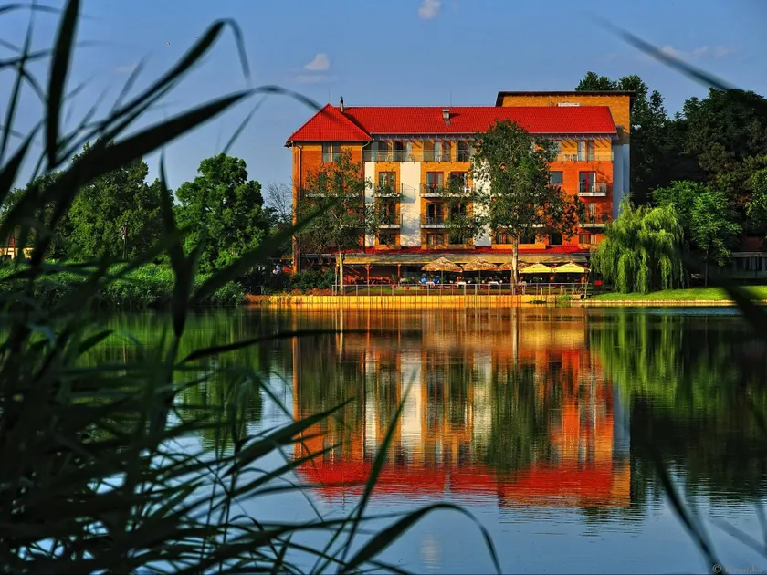 Hotel Corvus Aqua - Image 1