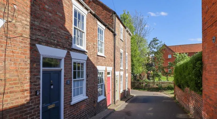 Middle Cottage - Image 1