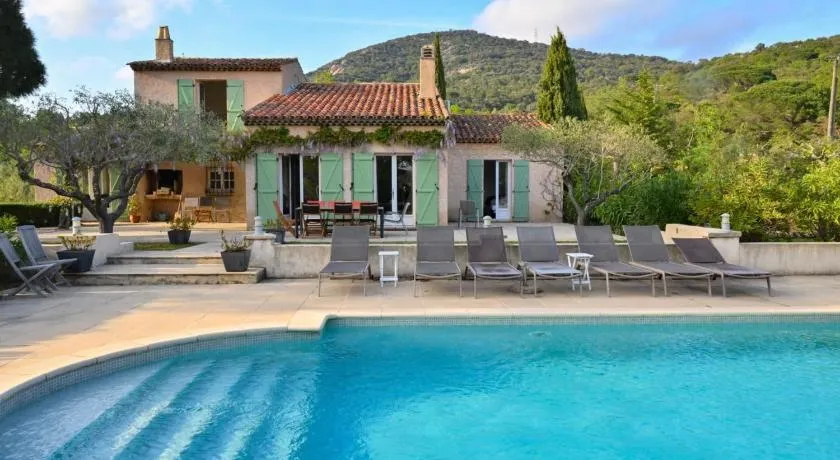 Spacious House With Wi Fi And Swimming Pool - Image 1